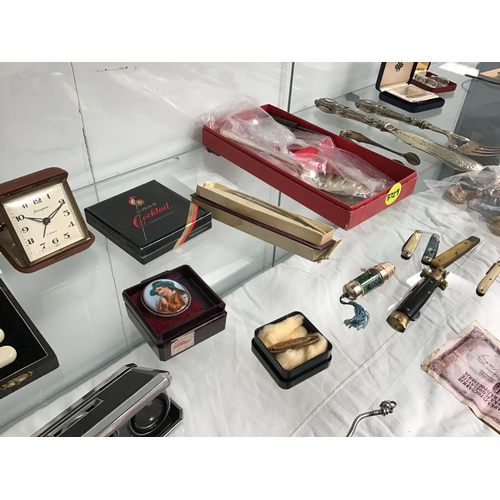 168 - QTY OF COLLECTABLES TO INCLUDE - WADE WHIMSIES, QTY OF PENKNIVES, CUTLERY, RINGS, ETC