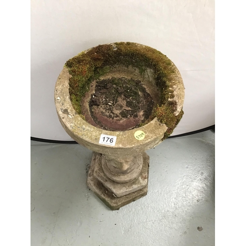 176 - GARDEN PEDESTAL BIRD BATH DECORATED WITH LIONS HEADS - H 30