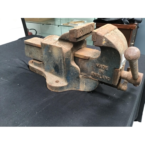 190 - LARGE RECORD NO 23 HEAVY DUTY BENCH VICE