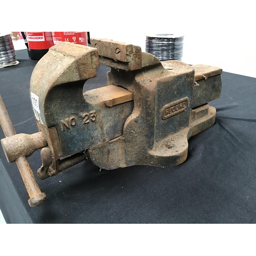 190 - LARGE RECORD NO 23 HEAVY DUTY BENCH VICE