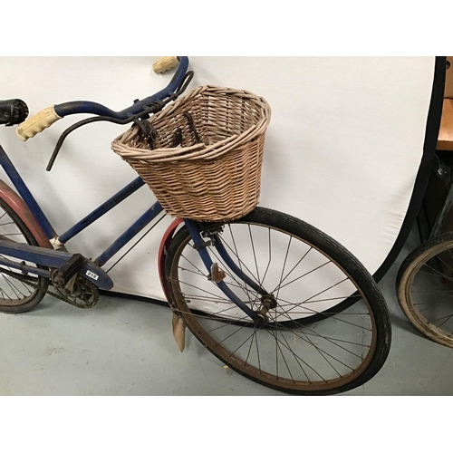 218 - VINTAGE LADIES CYCLE WITH WALK THROUGH FRAME AND SHOPPING BASKET TO FRONT