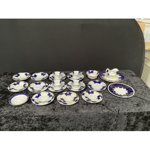 244 - QTY OF VICTORIAN COALPORT BATWING PATTERNED DINNER AND TEA WARE - APPROX 32 PIECES