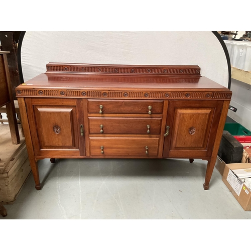 250 - EDWARDIAN MAHOGANY SIDE BOARD WITH 3 CENTRE DRAWERS FLANKED BY 2 DOORS - H41