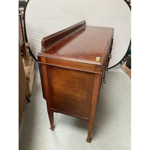 250 - EDWARDIAN MAHOGANY SIDE BOARD WITH 3 CENTRE DRAWERS FLANKED BY 2 DOORS - H41