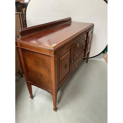 250 - EDWARDIAN MAHOGANY SIDE BOARD WITH 3 CENTRE DRAWERS FLANKED BY 2 DOORS - H41