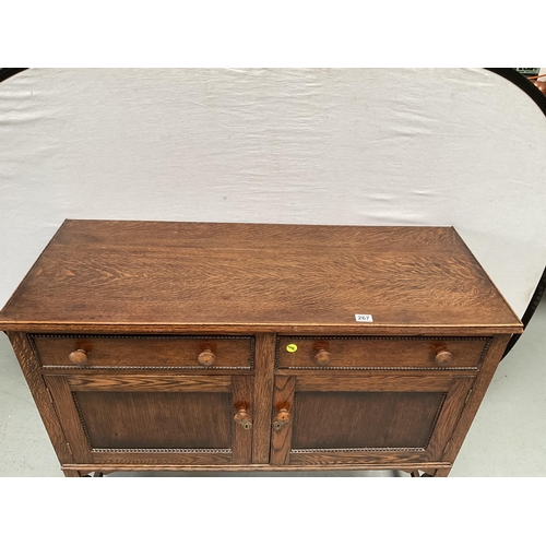 267 - VINTAGE OAK SIDEBOARD WITH 2 DRAWERS OVER 2 DOORS ON STRETCHERED BULBUS LEGS - H37