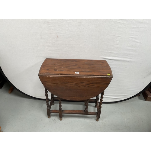 274 - OAK BARLEYTWIST GATELEG TABLE - H29