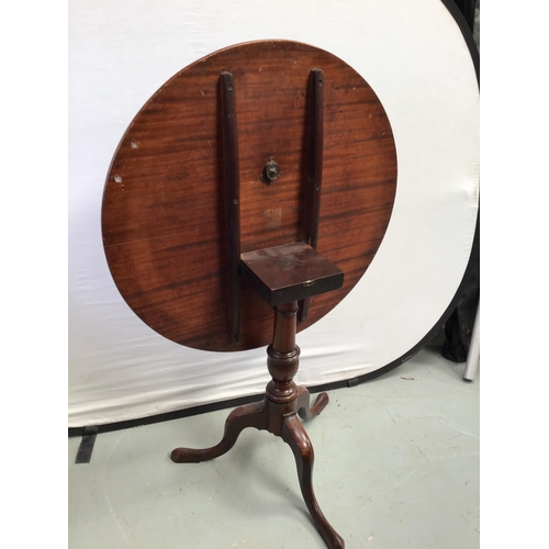 296 - GEORGIAN MAHOGANY TIP TOP PEDESTAL TABLE - H29