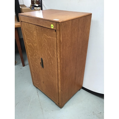 300 - GOLDEN OAK 2 DOOR CABINET FITTED WITH 5 GRADUATED DRAWERS - H36