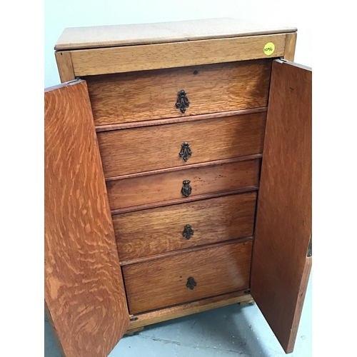 300 - GOLDEN OAK 2 DOOR CABINET FITTED WITH 5 GRADUATED DRAWERS - H36