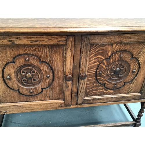 303 - VINTAGE OAK 2 DOOR SIDEBOARD ON STRETCHERED BARLEYTWIST LEGS - H36