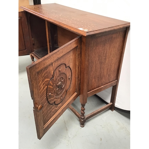 303 - VINTAGE OAK 2 DOOR SIDEBOARD ON STRETCHERED BARLEYTWIST LEGS - H36