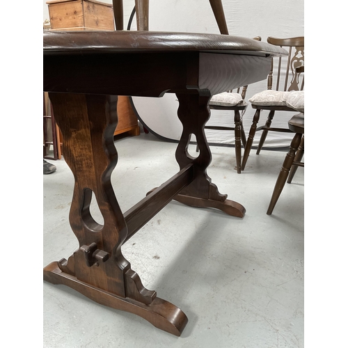 324 - DARK OAK PRIORY EXTENDING REFECTORY DINING TABLE WITH 6 MATCHING DINING CHAIRS TO INCLUDE 2 CARVERS ... 