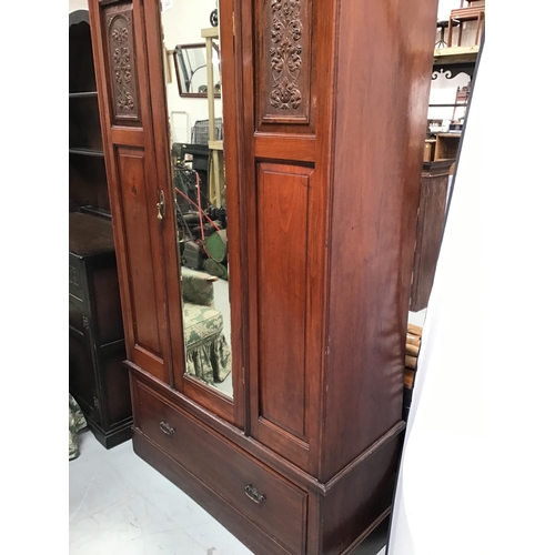 345 - EDWARDIAN MAHOGANY MIRROR DOOR ROBE WITH SINGLE DRAWER TO BASE CARVED PANELS AND FLY AWAY CORNICE - ... 