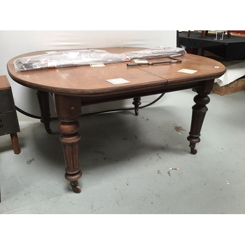 348 - VICTORIAN MAHOGANY WINDOUT TABLE WITH LEAF