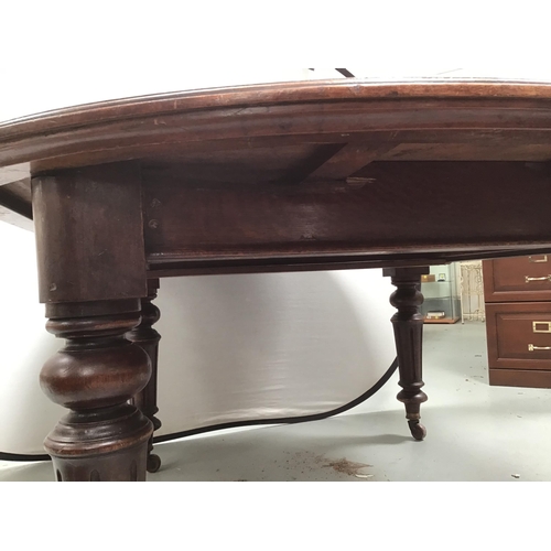 348 - VICTORIAN MAHOGANY WINDOUT TABLE WITH LEAF