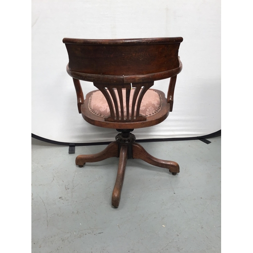 352 - VINTAGE OAK SWIVEL OFFICE CHAIR