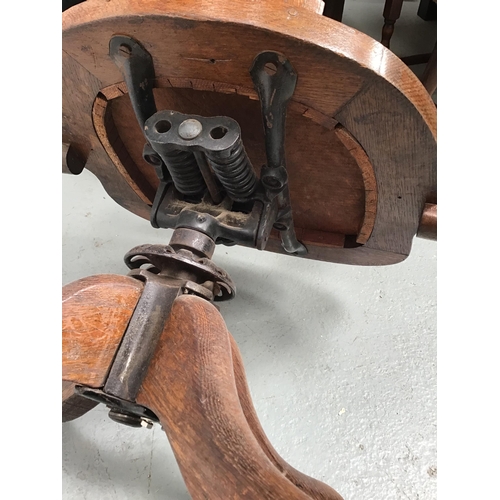 352 - VINTAGE OAK SWIVEL OFFICE CHAIR