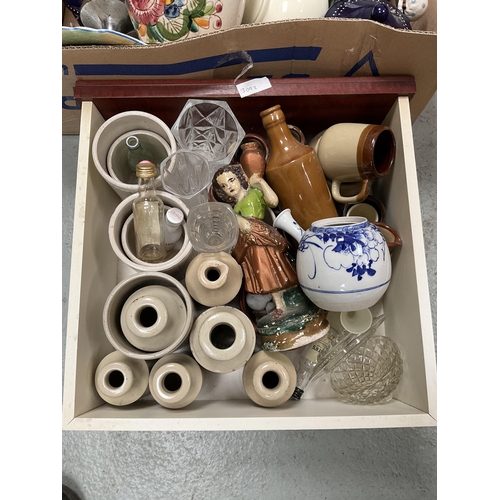 371 - 6 BOXES OF CHINA ETC TO INCLUDE TEAPOTS, VASES ETC
Update to lot - Electric knife withdrawn failed t... 