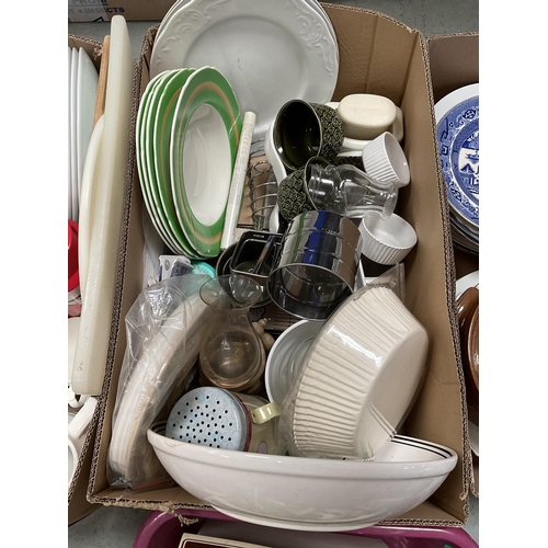 371 - 6 BOXES OF CHINA ETC TO INCLUDE TEAPOTS, VASES ETC
Update to lot - Electric knife withdrawn failed t... 