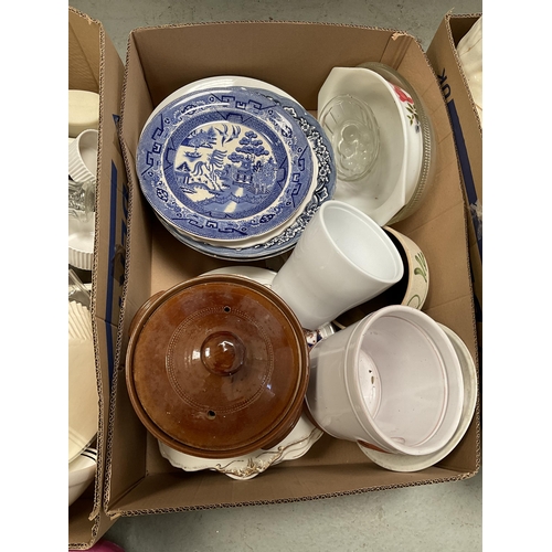 371 - 6 BOXES OF CHINA ETC TO INCLUDE TEAPOTS, VASES ETC
Update to lot - Electric knife withdrawn failed t... 