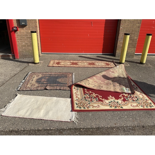 381 - 4 PATTERENED CARPETS
LARGE RED 91