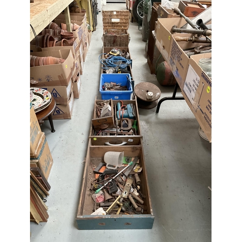 383 - 4 DRAWERS AND CRATE OF TOOLS ETC TO INCLUDE G CLAMPS, INSPECTION LAMP ETC
Update to Lot - Sander wit... 