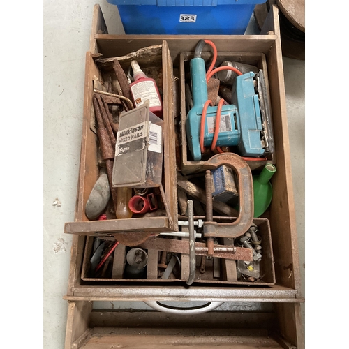 383 - 4 DRAWERS AND CRATE OF TOOLS ETC TO INCLUDE G CLAMPS, INSPECTION LAMP ETC
Update to Lot - Sander wit... 