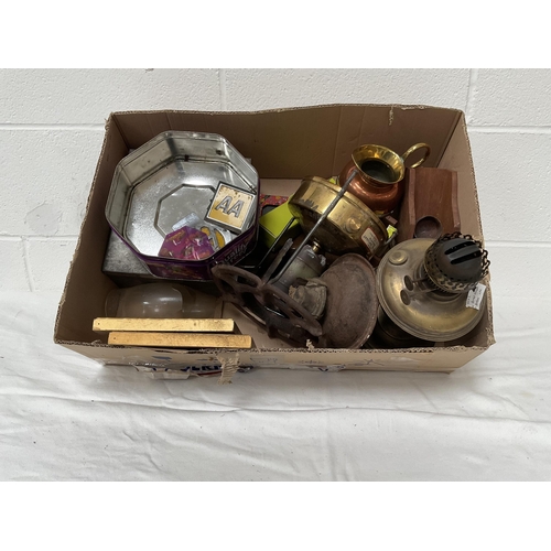 21 - BOX TO INCLUDE BRASS LAMP, AA BADGES COPPER JUG ETC