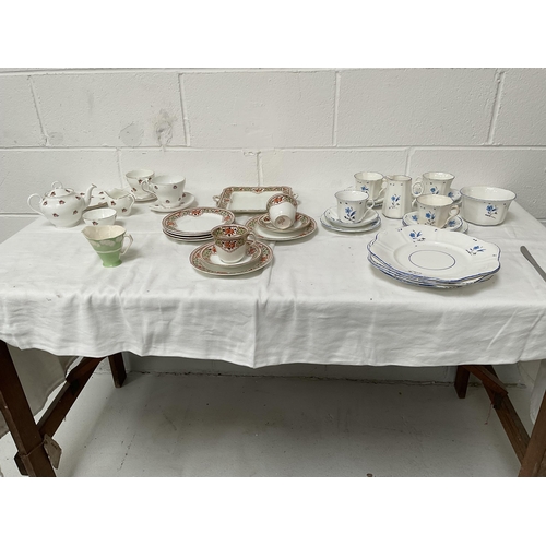 26 - REGENCY & VICTORIA BONE CHINA PART TEA SETS A/F