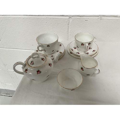 26 - REGENCY & VICTORIA BONE CHINA PART TEA SETS A/F