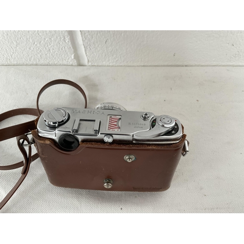 39 - VINTAGE LEATHER CASE & CAMERA