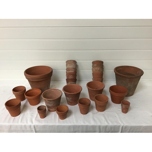 59 - BOX OF VINTAGE PLANT POTS