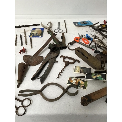 79 - BOX OF TOOLS AND HARDWARRE