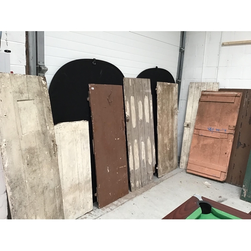 85 - 9 PERIOD WOODEN DOORS