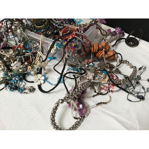 160 - LARGE QTY OF COSTUME JEWELLERY