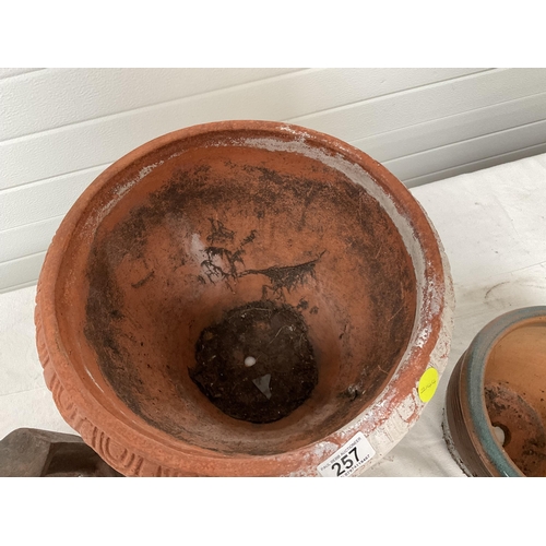 257 - TERRACOTTA GARDEN POT, 1 OTHER AND SHOE LAST