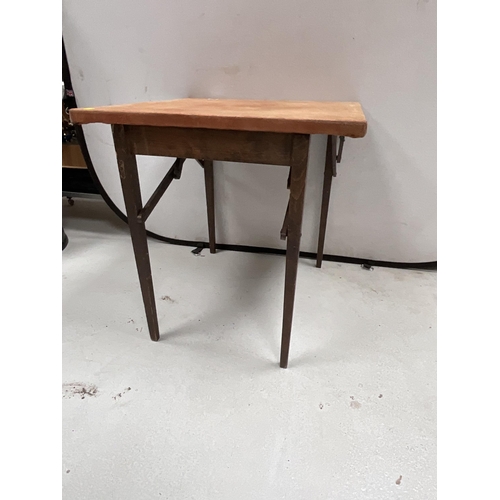 268 - VINTAGE FOLDING CARD TABLE - H28