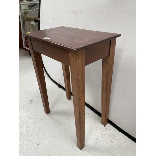 271 - VINTAGE MAHOGANY LAMP TABLE - H27