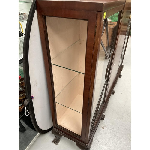 272 - SIDE BY SIDE MAHOGANY DISPLAY CABINET ON BALL AND CLAW FEET A/F GLASS MISSING ON ONE SIDE - H51