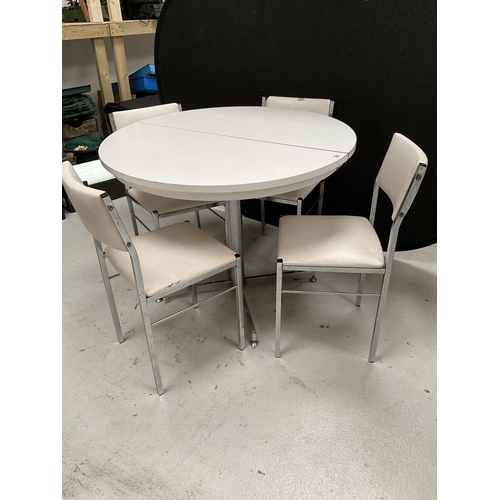 302 - RETRO WHITE AND CHROME EXTENDING KITCHEN TABLE AND 4 MATCHING CHAIRS - A/F 
Table H30