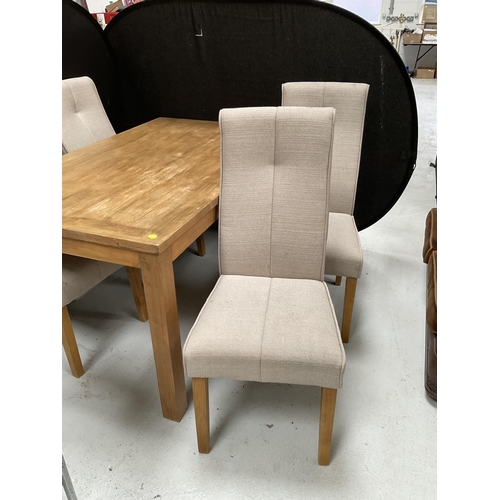 306 - OAK KITCHEN TABLE AND 4 BEIGE FABRIC UPHOLSTERED CHAIRS
TABLE H30