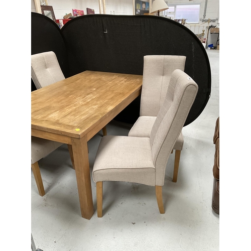 306 - OAK KITCHEN TABLE AND 4 BEIGE FABRIC UPHOLSTERED CHAIRS
TABLE H30