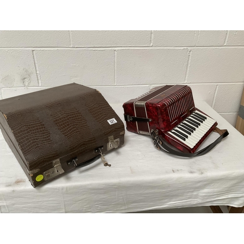 321 - CASED ACCORDIAN