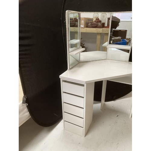 322 - MODERN DRESSING TABLE WITH TRIPLE MIRROR TO BACK - H55