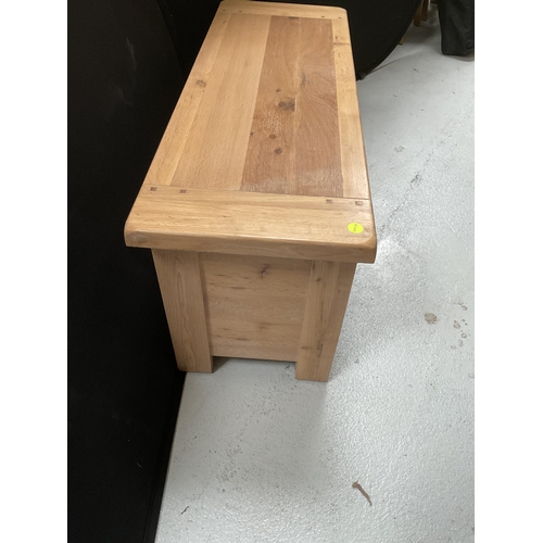 331 - MODERN CHUNKY OAK CORNER TV STAND WITH 2 DRAWERS - H20