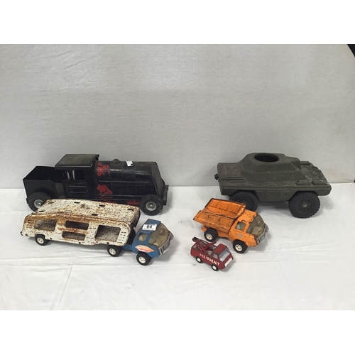 64 - CRATE OF VINTAGE TOYS TO INCLUDE OLD TIN TRAIN, TONKA TRUCK ETC
