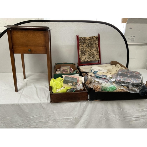 81 - VINTAGE OAK SEWING BOX AND CONTENTS AND 4 BOXES OF SEWING ITEMS