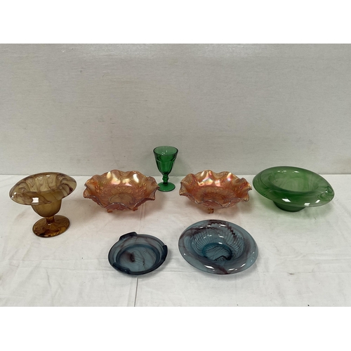 82 - 4 PIECES OF DAVIDSON CLOUD GLASS AND 2 CARNIVAL GLASS DISHES