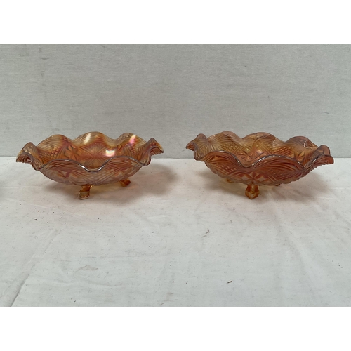 82 - 4 PIECES OF DAVIDSON CLOUD GLASS AND 2 CARNIVAL GLASS DISHES